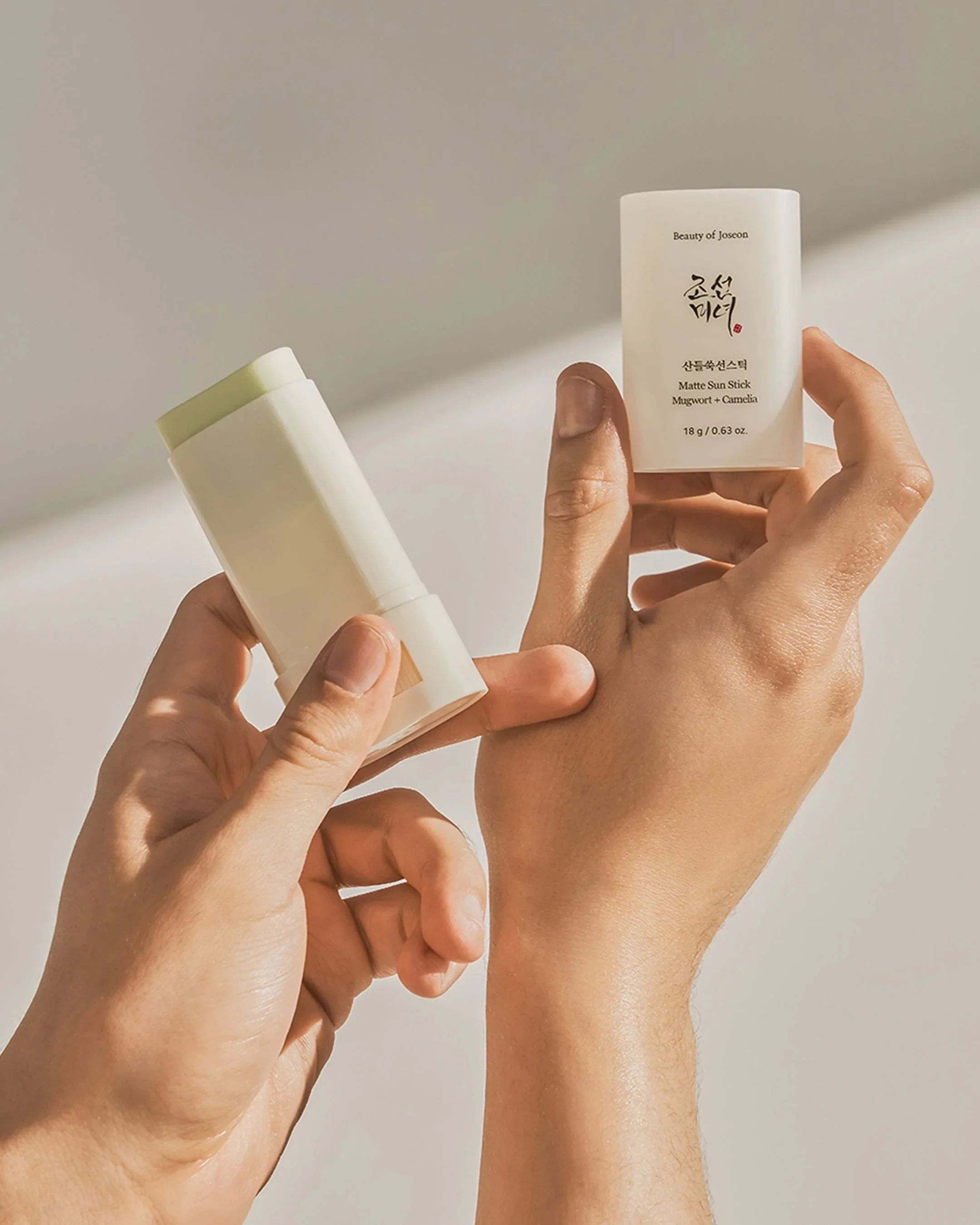 Beauty of Joseon Matte Sun Stick SPF50+ PA++++ 18g 0.63fl. oz. Mugwort + Camelia / 조선미녀 산들쑥선스틱 SPF50+ PA++++ 18g 0.63fl. oz. - Image 6