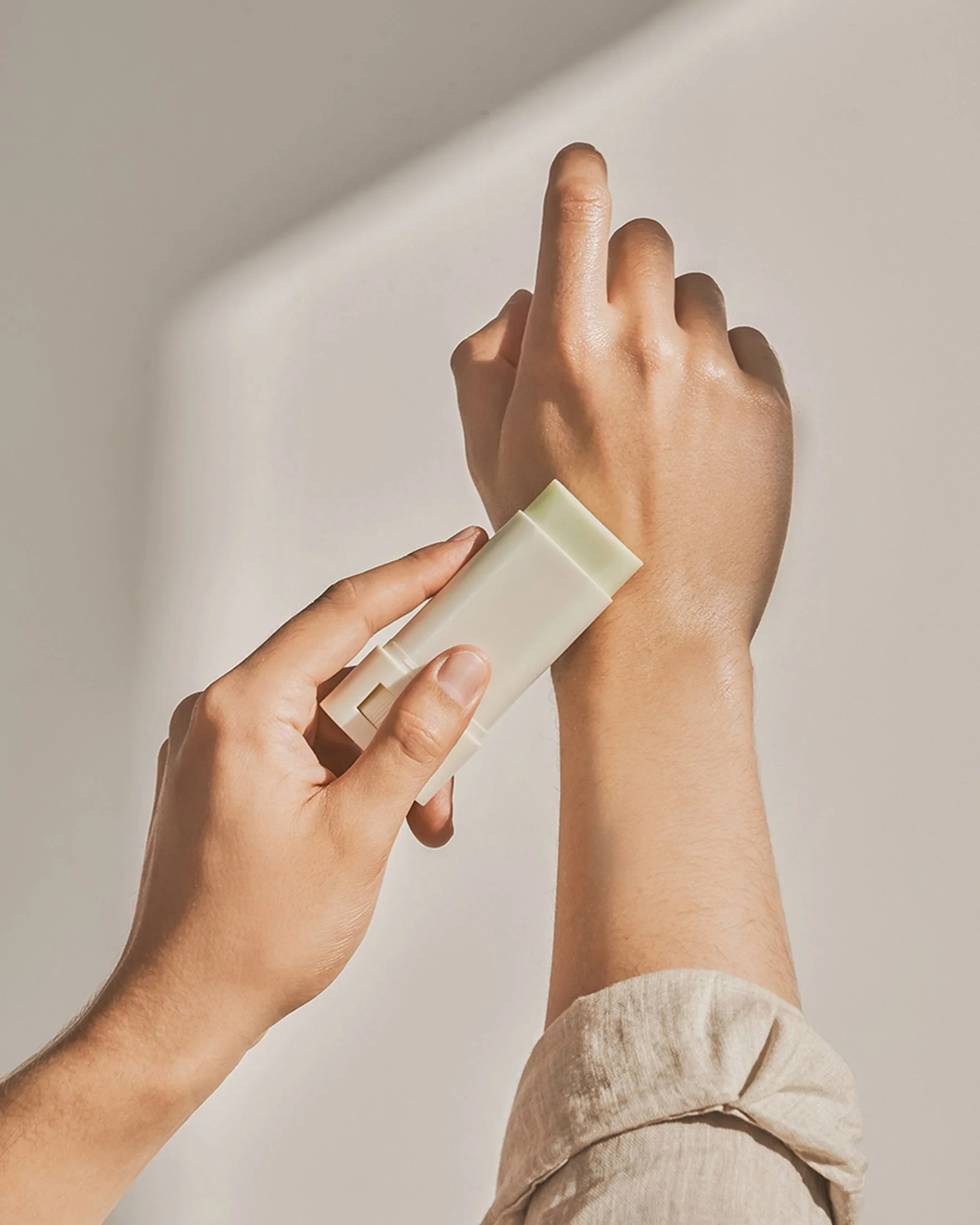 Beauty of Joseon Matte Sun Stick SPF50+ PA++++ 18g 0.63fl. oz. Mugwort + Camelia / 조선미녀 산들쑥선스틱 SPF50+ PA++++ 18g 0.63fl. oz. - Image 7