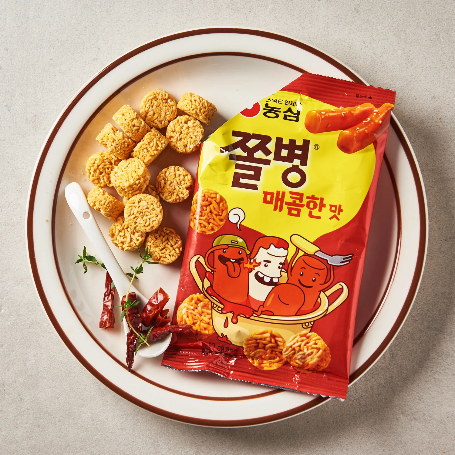 [PACK OF 2] NONGSHIM JJOL BYUNG SNACK SPICY 82g 농심 쫄병스낵 매콤한맛 82g - Image 5